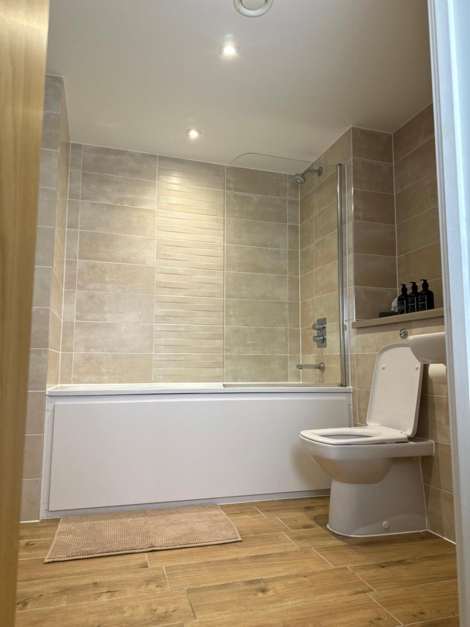 Luxury 2-Bed High-Rise In Manchester With Parking ภายนอก รูปภาพ