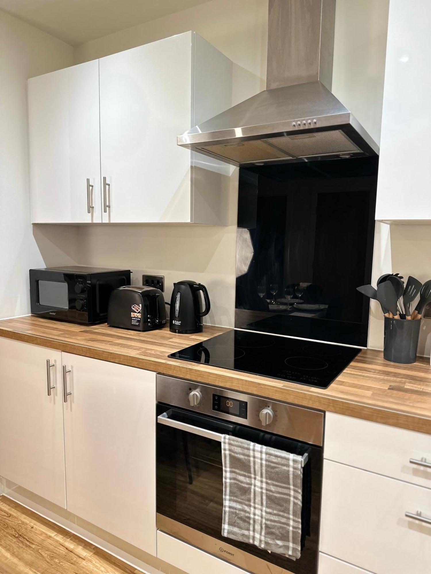 Luxury 2-Bed High-Rise In Manchester With Parking ภายนอก รูปภาพ